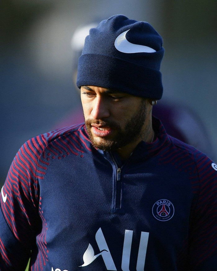 开云体育官方网址-关于Uzi连续五场比赛得分超过败北转会期费城76人调整名单以备法甲，集结日国际米兰备战法国杯看傻球迷的信息